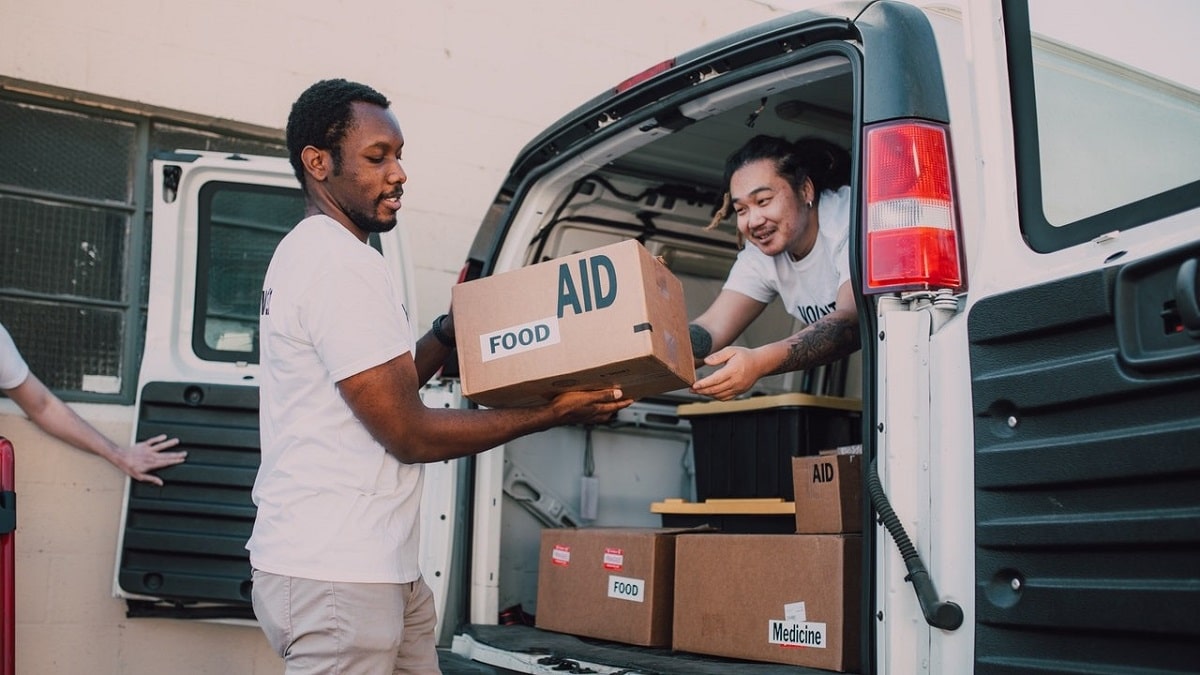 People volunteering to give back to the community after getting sober.