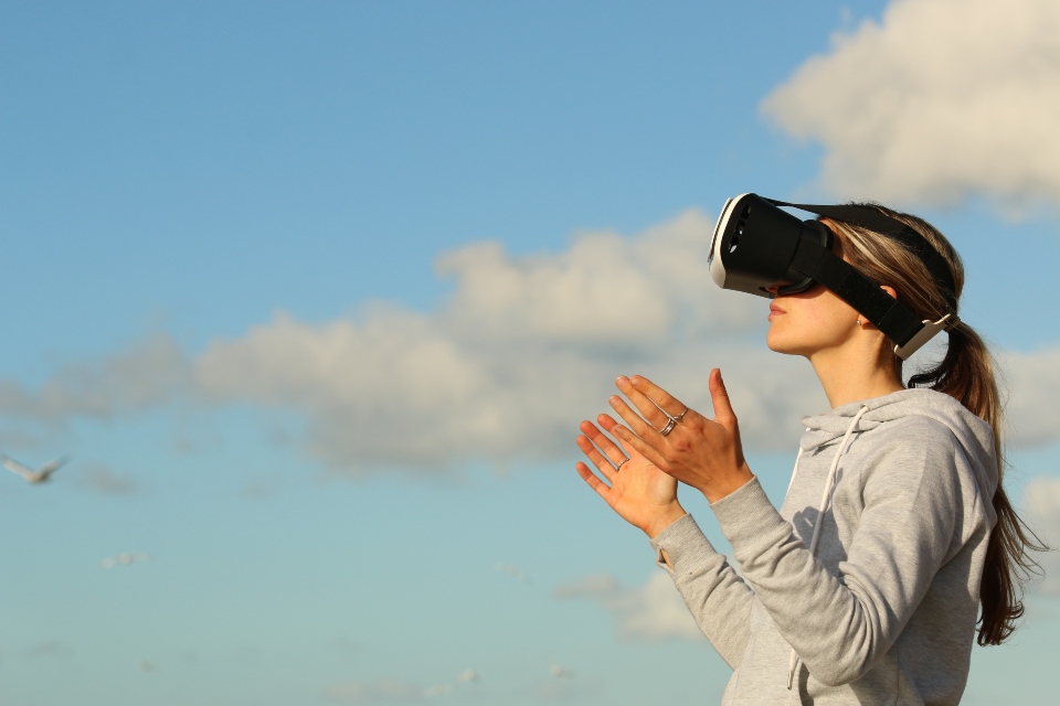 person using a VR headset, attending one of the innovative rehab programs in Pennsylvania