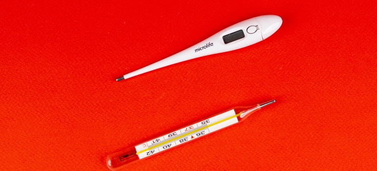 a thermometer as one of the tools for recognizing the signs of LSD abuse