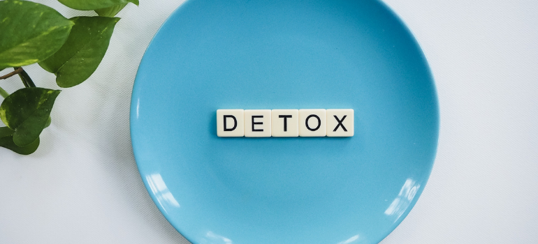Letters spelling out detox on a blue platter.
