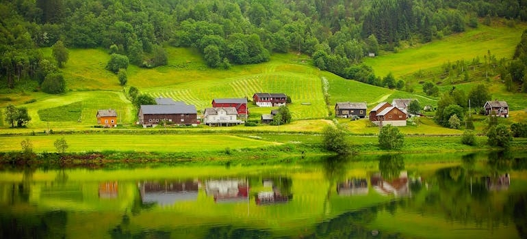 Rural houses near a body of water.