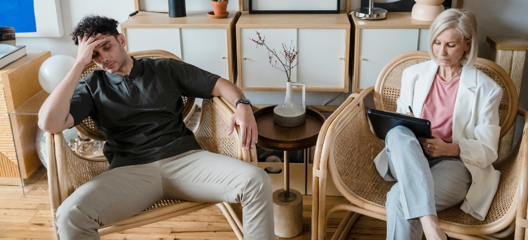 A therapist talking to a men about are shaky hands a sign of alcoholism