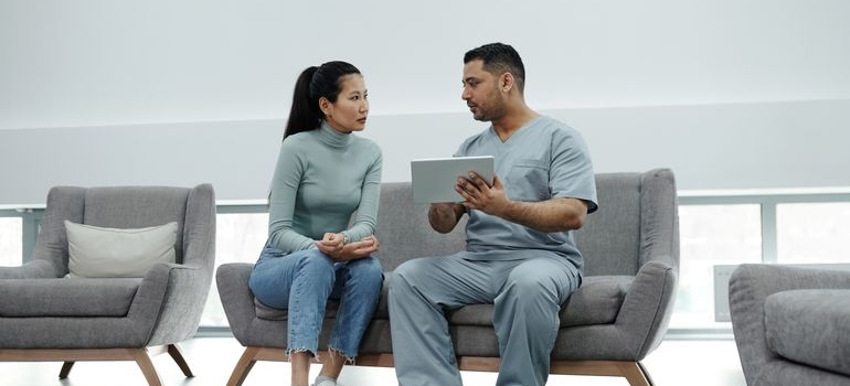 Doctor speaking with a patient about OxyContin addiction.
