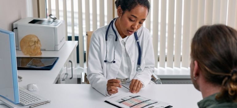 a doctor and a patient talking about Alcohol and Diabetes