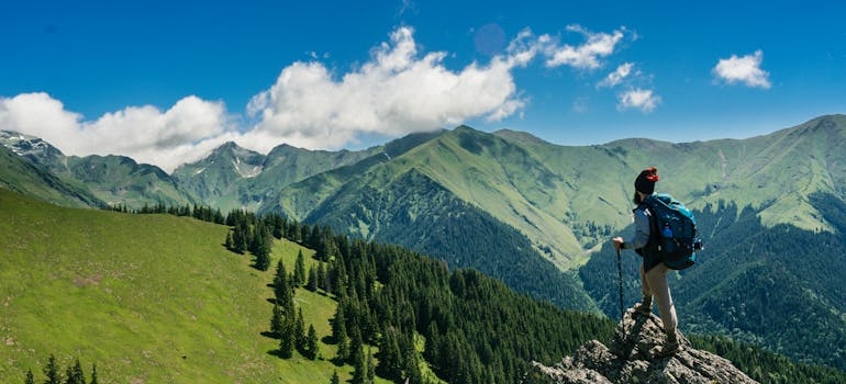 Man hiking and doing outdoor therapy.