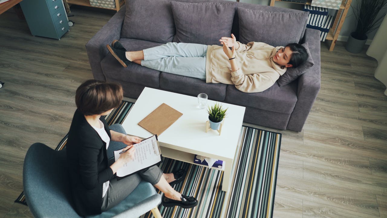 Therapist explaining how to talk about trauma in therapy with her patient.