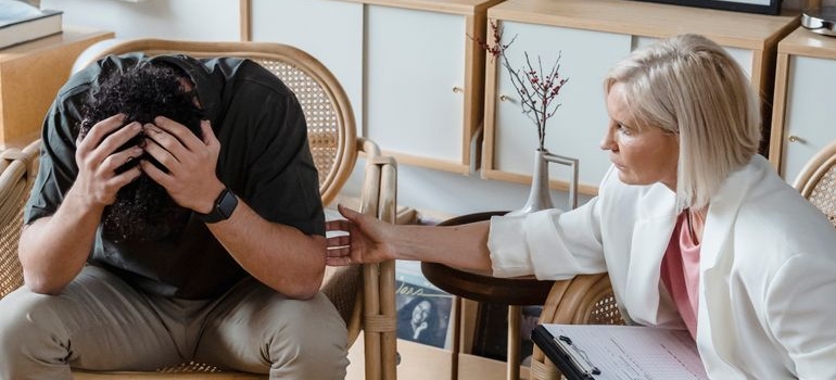 Male patient speaking with a therapist about how long does cocaine stay in your system.