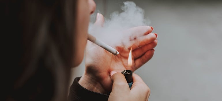 Woman smoking as a sign of transfer addiction.