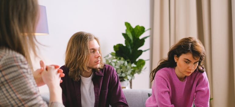 Couple talking to a therapist about can you force someone into rehab without arguments.