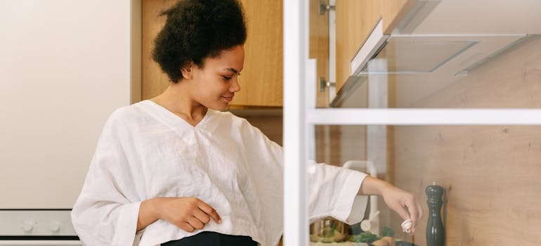 Pregnant woman making a healthy meal.