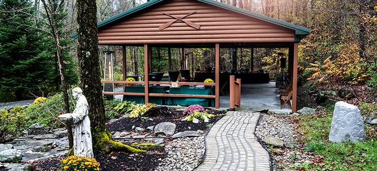 a small wooden structure at a heroin rehab pennsylvania facility