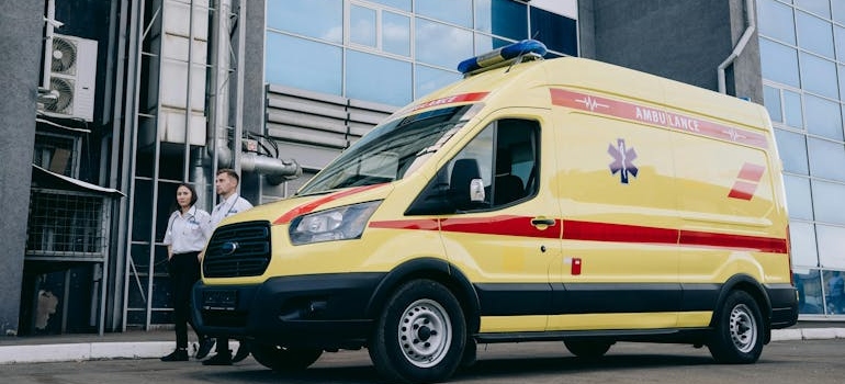 Ambulance coming to help a patient who attempted a suicide attempt.