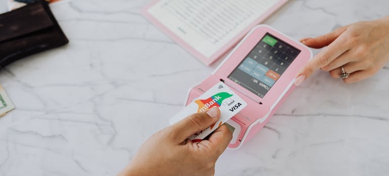 Person paying the bill with a credit card.