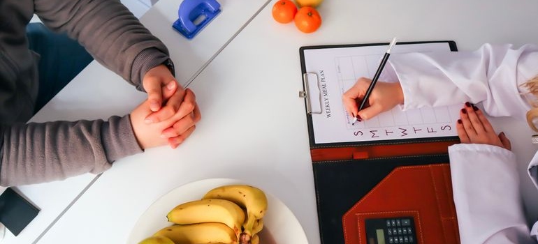 Nutritionist helping a patient diagnosed with wet brain syndrome.